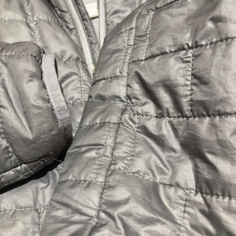 W's Patagonia Nano Puff Hoodie Jacket - Picture 9 of 9